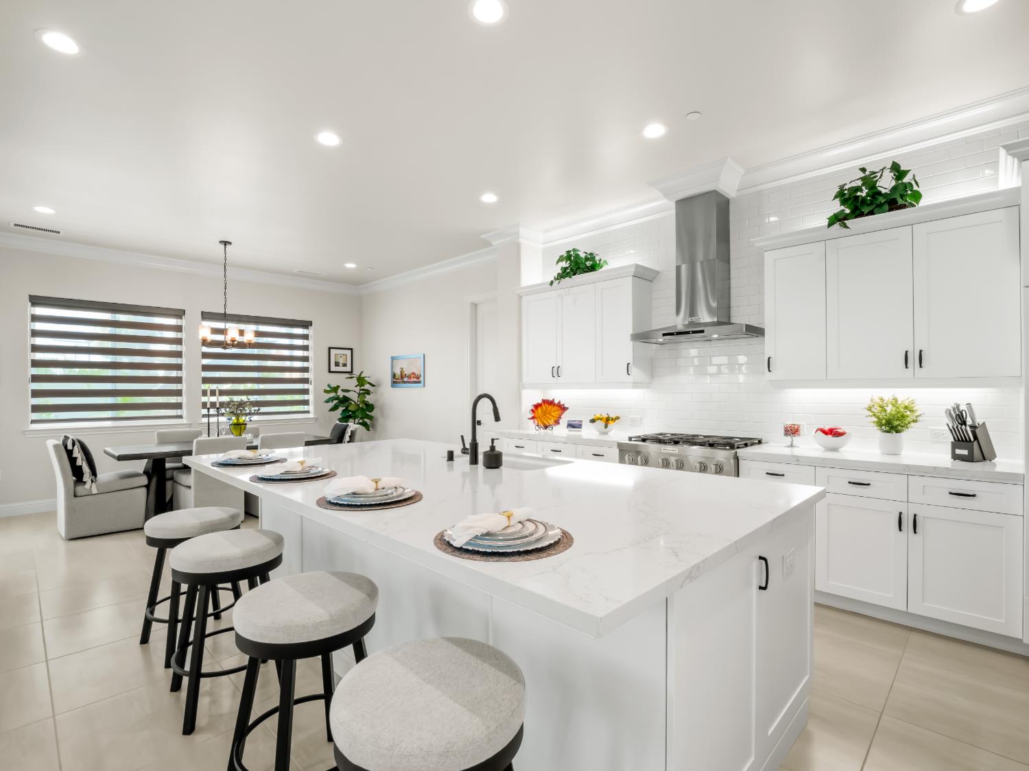 2283 E Courtside Dr, Fresno, CA 93730