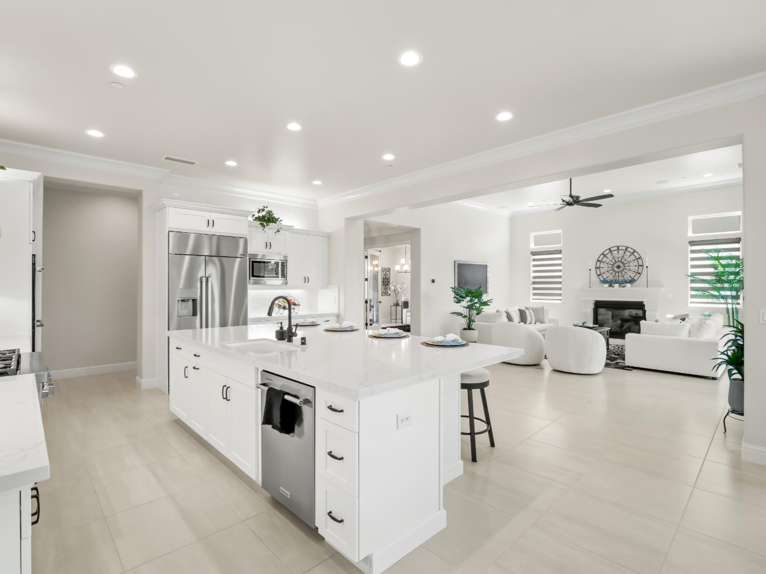 2283 E Courtside Dr, Fresno, CA 93730