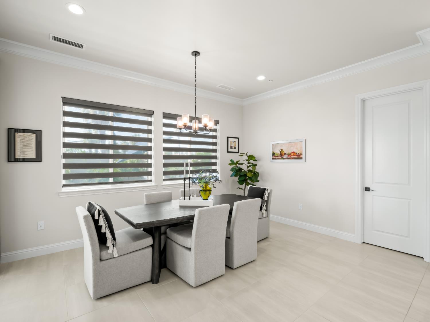 2283 E Courtside Dr, Fresno, CA 93730