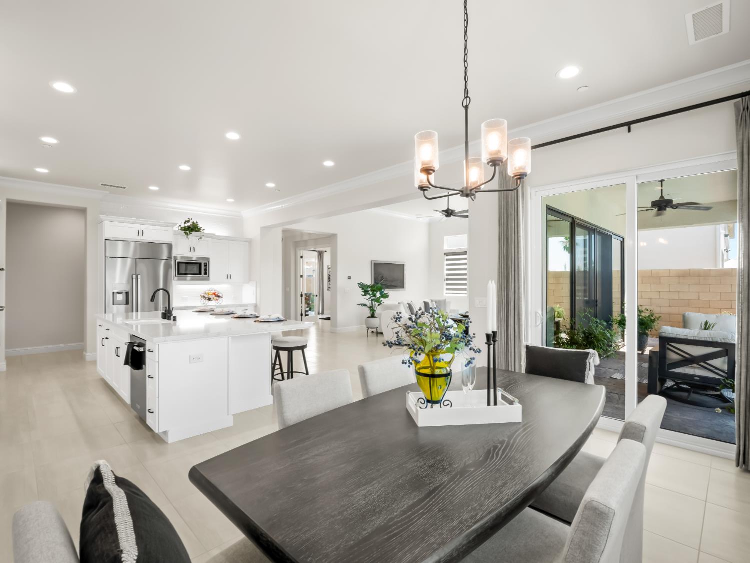 2283 E Courtside Dr, Fresno, CA 93730
