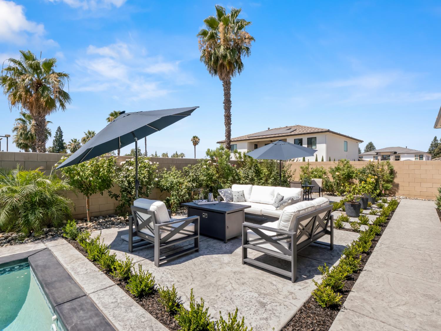 2283 E Courtside Dr, Fresno, CA 93730