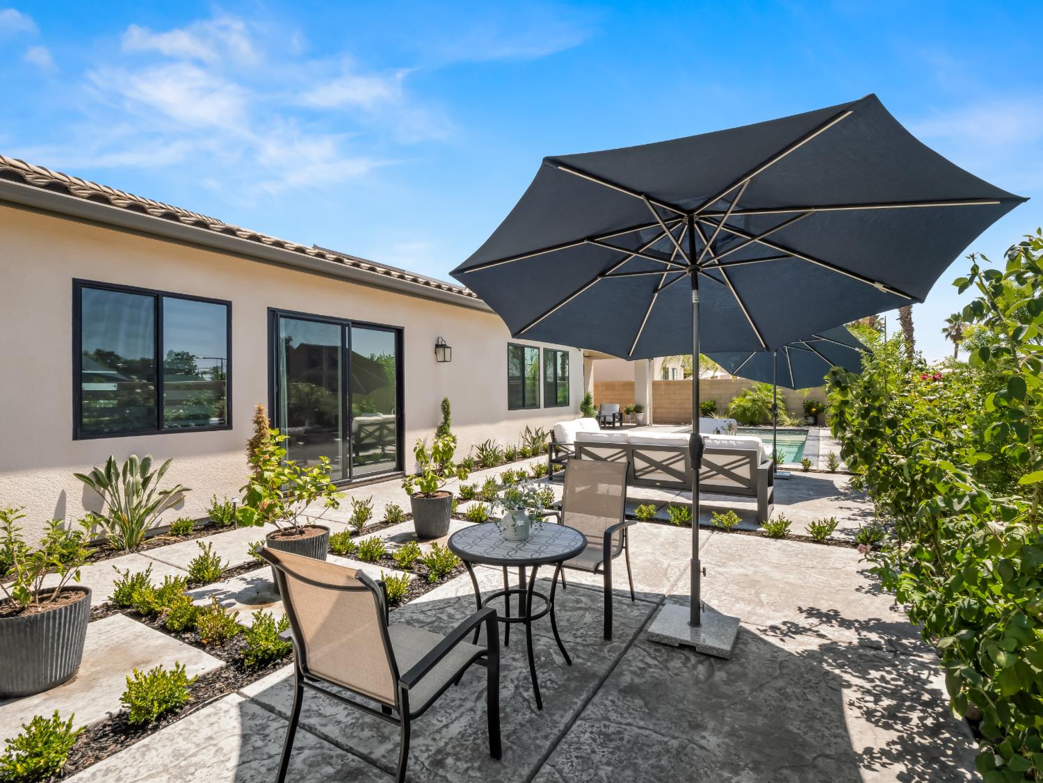2283 E Courtside Dr, Fresno, CA 93730