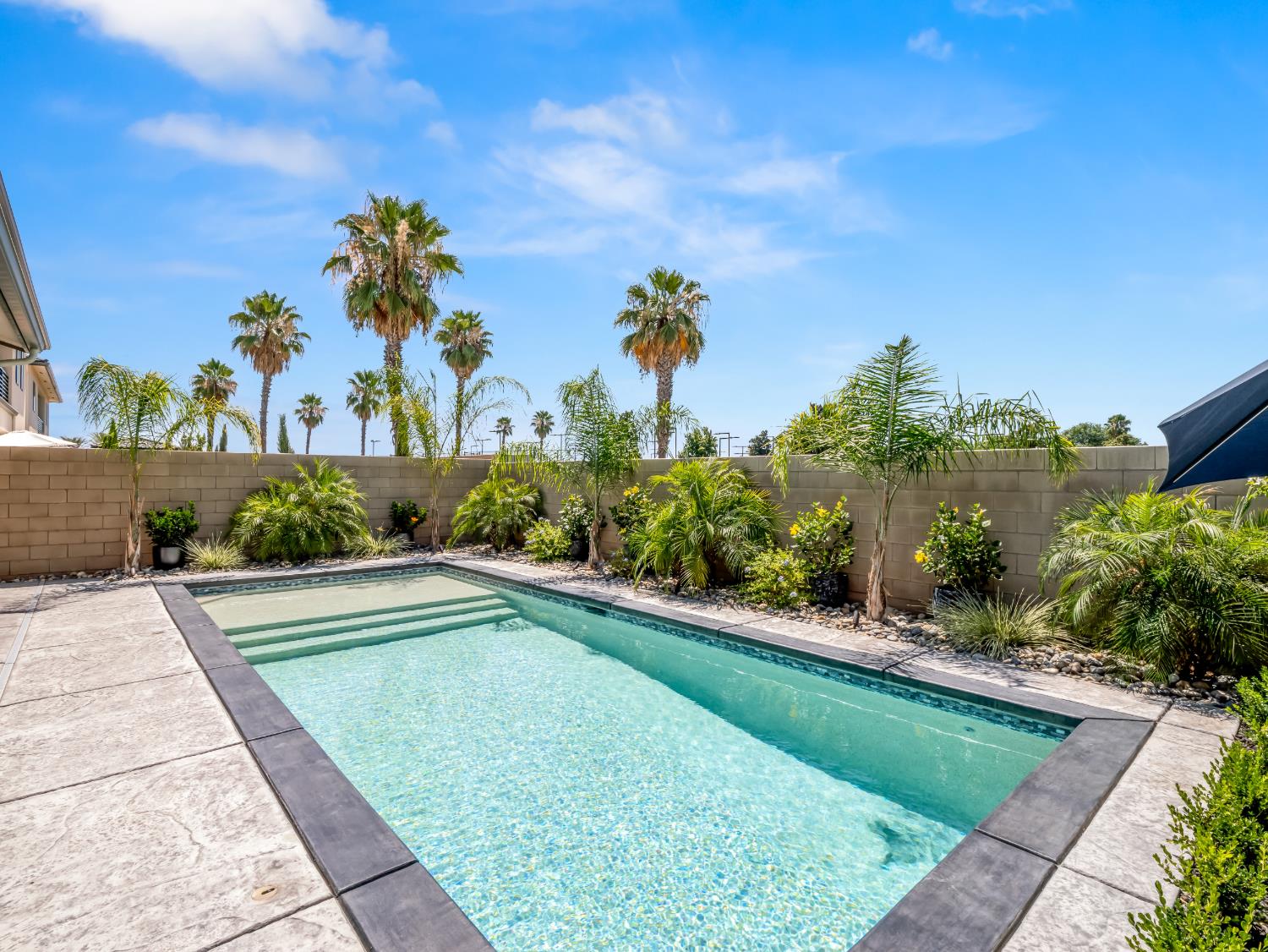 2283 E Courtside Dr, Fresno, CA 93730