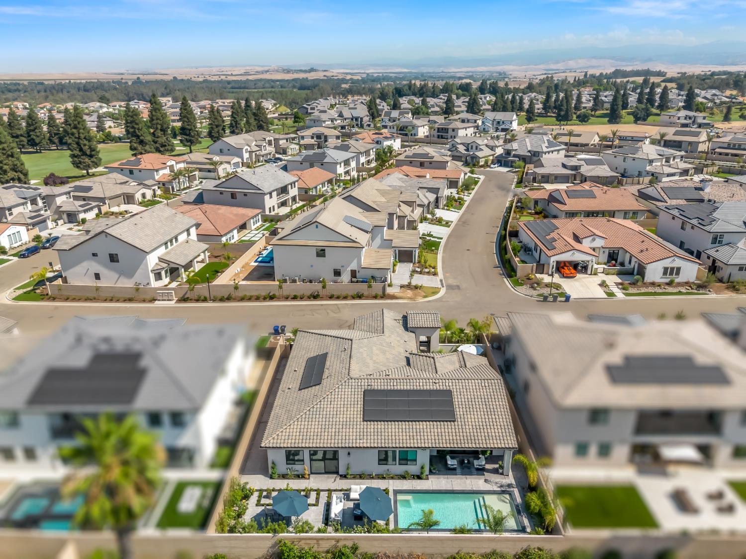 2283 E Courtside Dr, Fresno, CA 93730