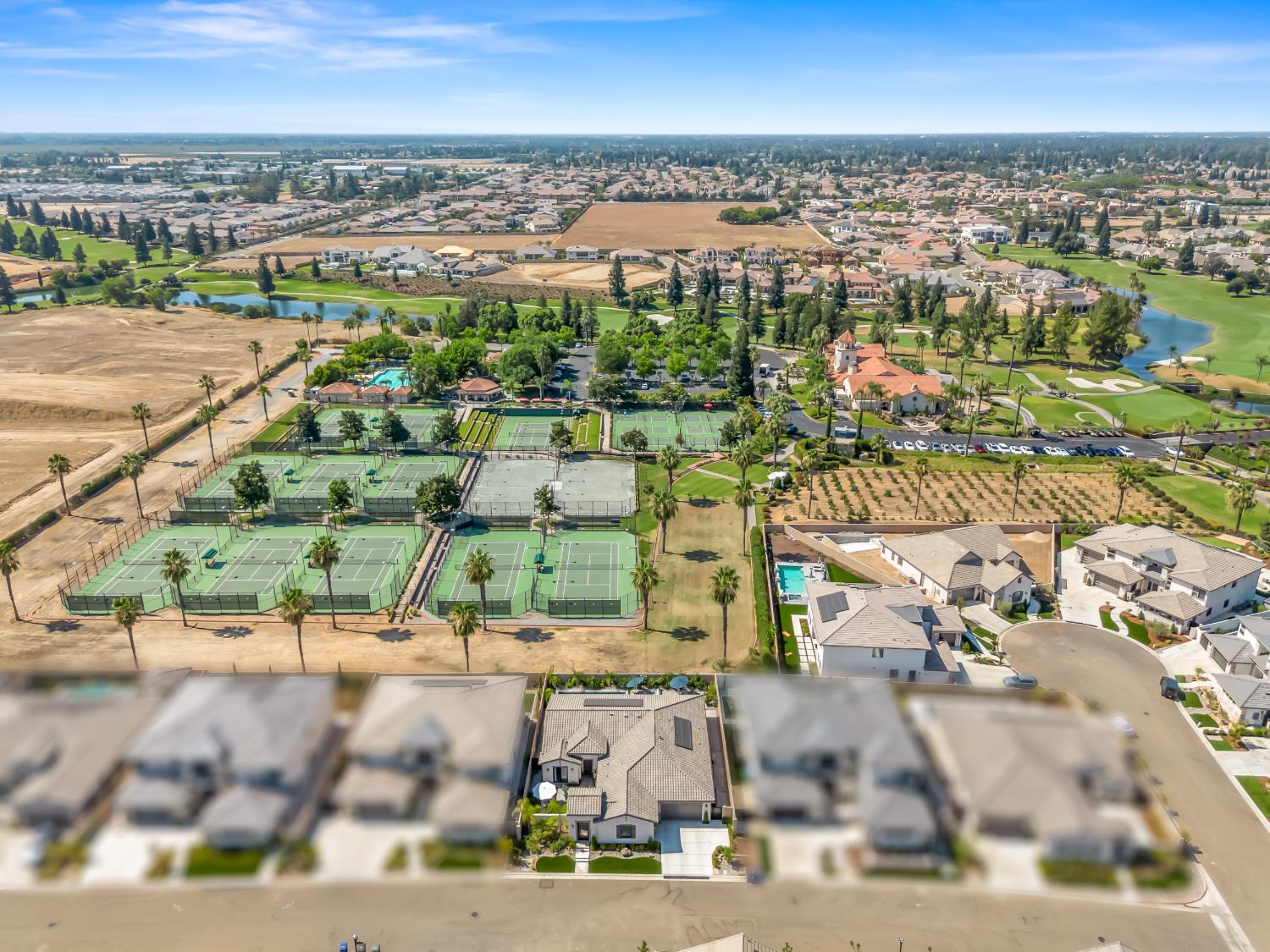 2283 E Courtside Dr, Fresno, CA 93730