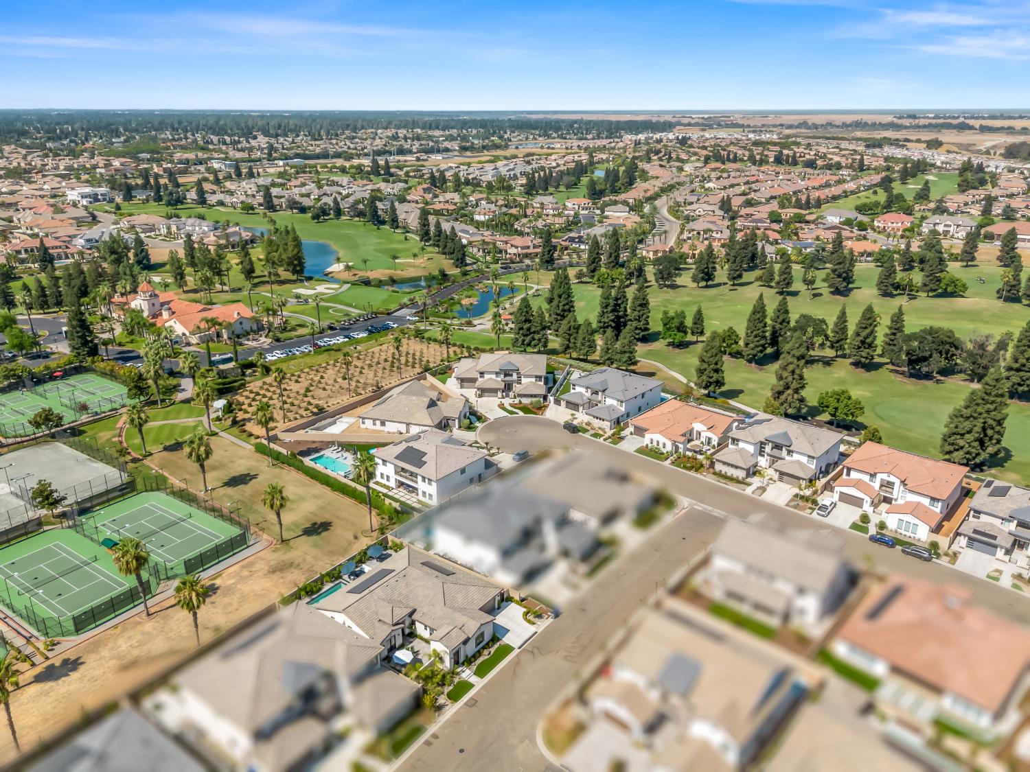 2283 E Courtside Dr, Fresno, CA 93730