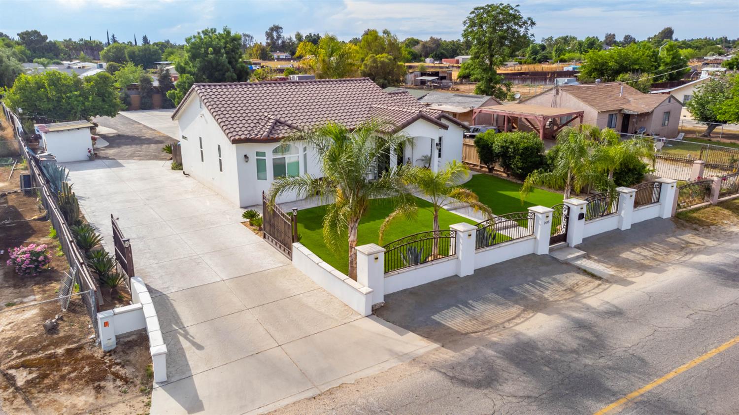 1435 N Valentine Ave, Fresno, CA 93722