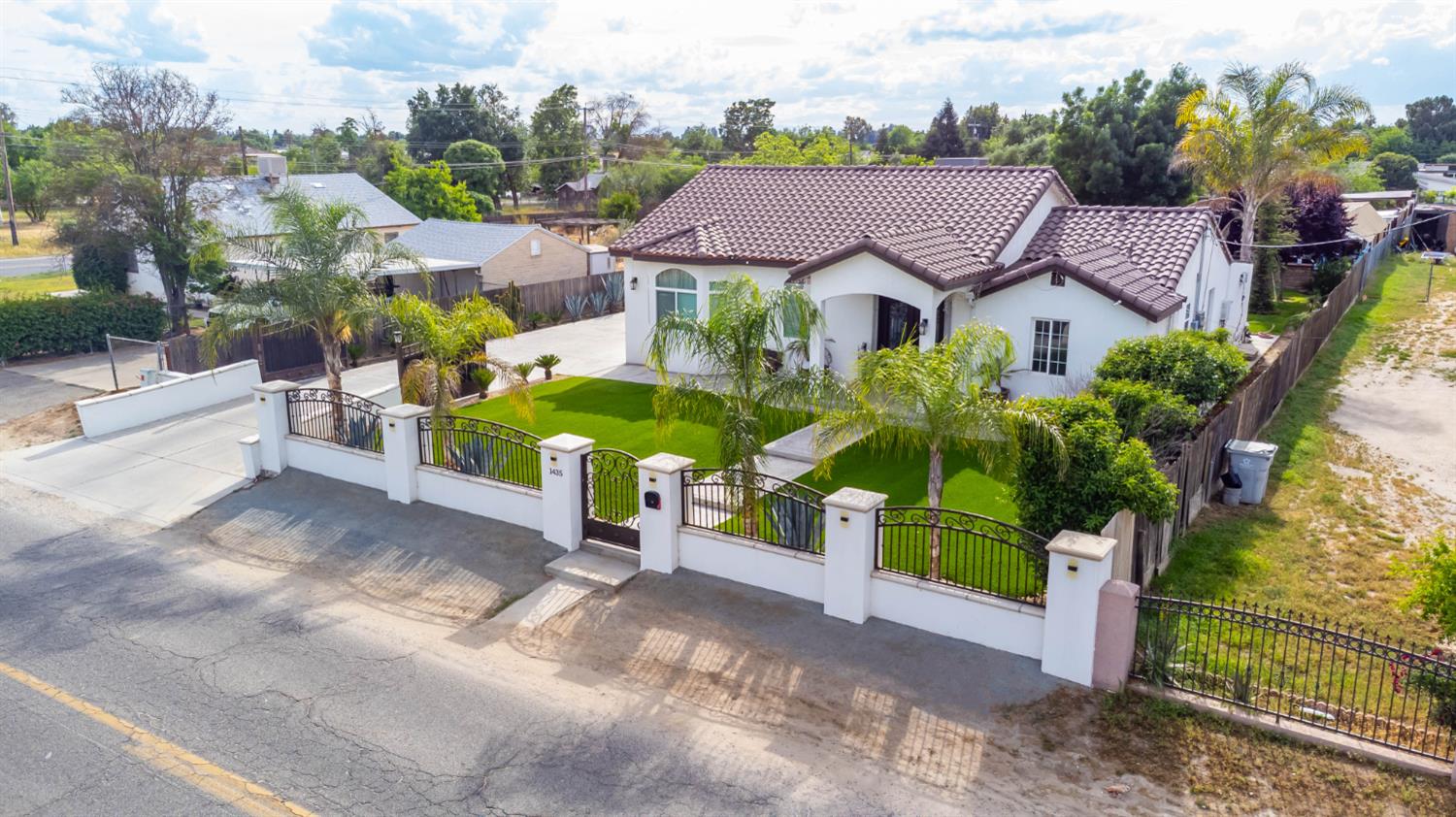 1435 N Valentine Ave, Fresno, CA 93722