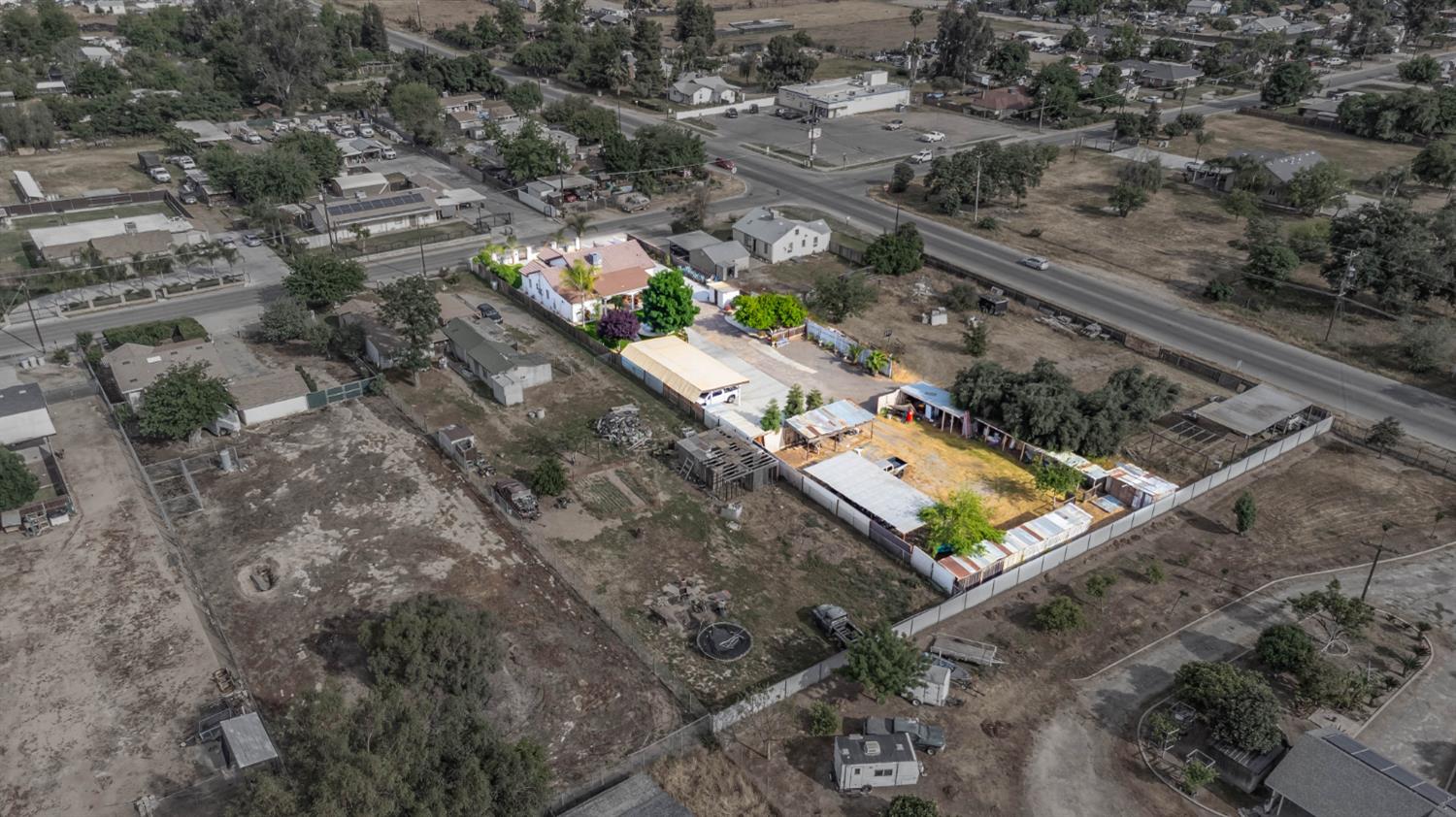 1435 N Valentine Ave, Fresno, CA 93722