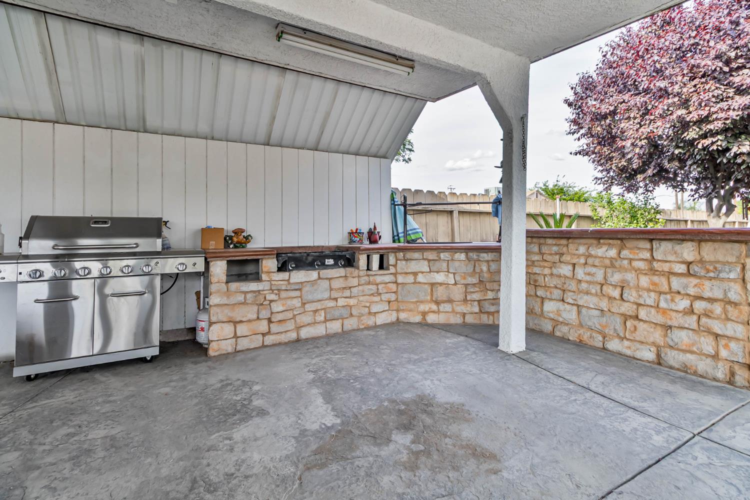 1435 N Valentine Ave, Fresno, CA 93722