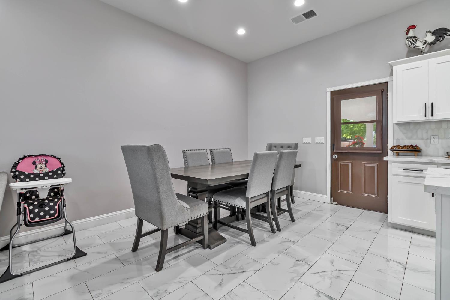 1435 N Valentine Ave, Fresno, CA 93722