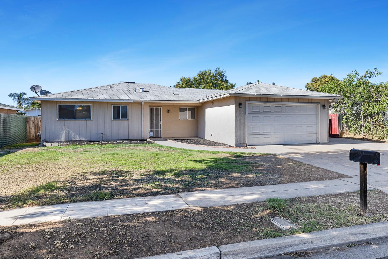 2276 W Gettysburg Ave, Fresno, CA 93705