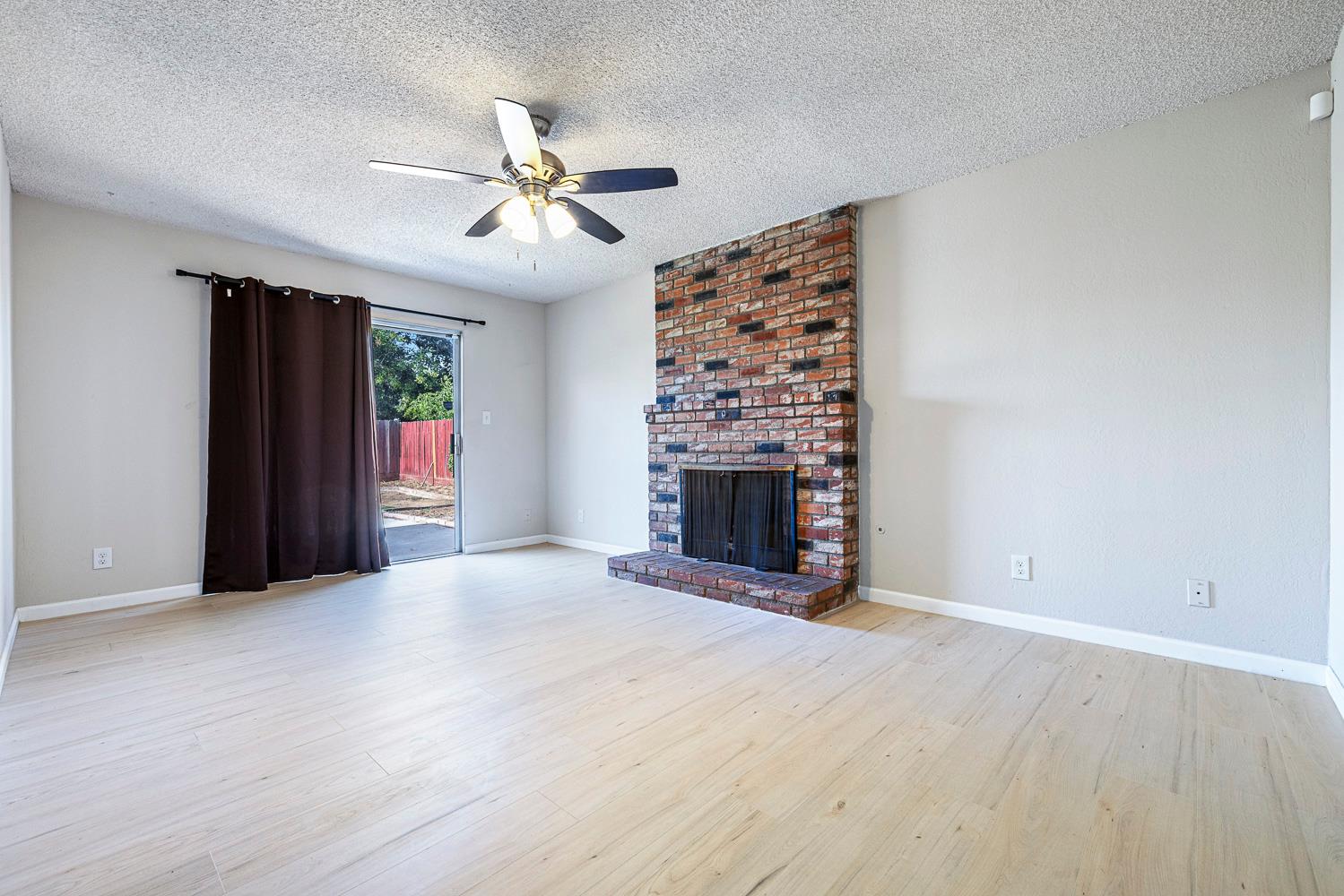 2276 W Gettysburg Ave, Fresno, CA 93705