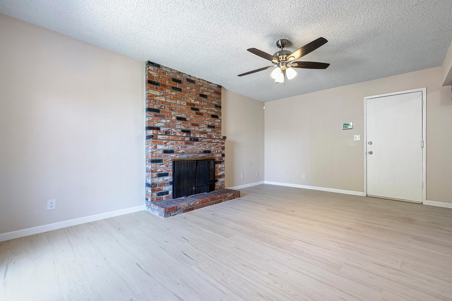 2276 W Gettysburg Ave, Fresno, CA 93705