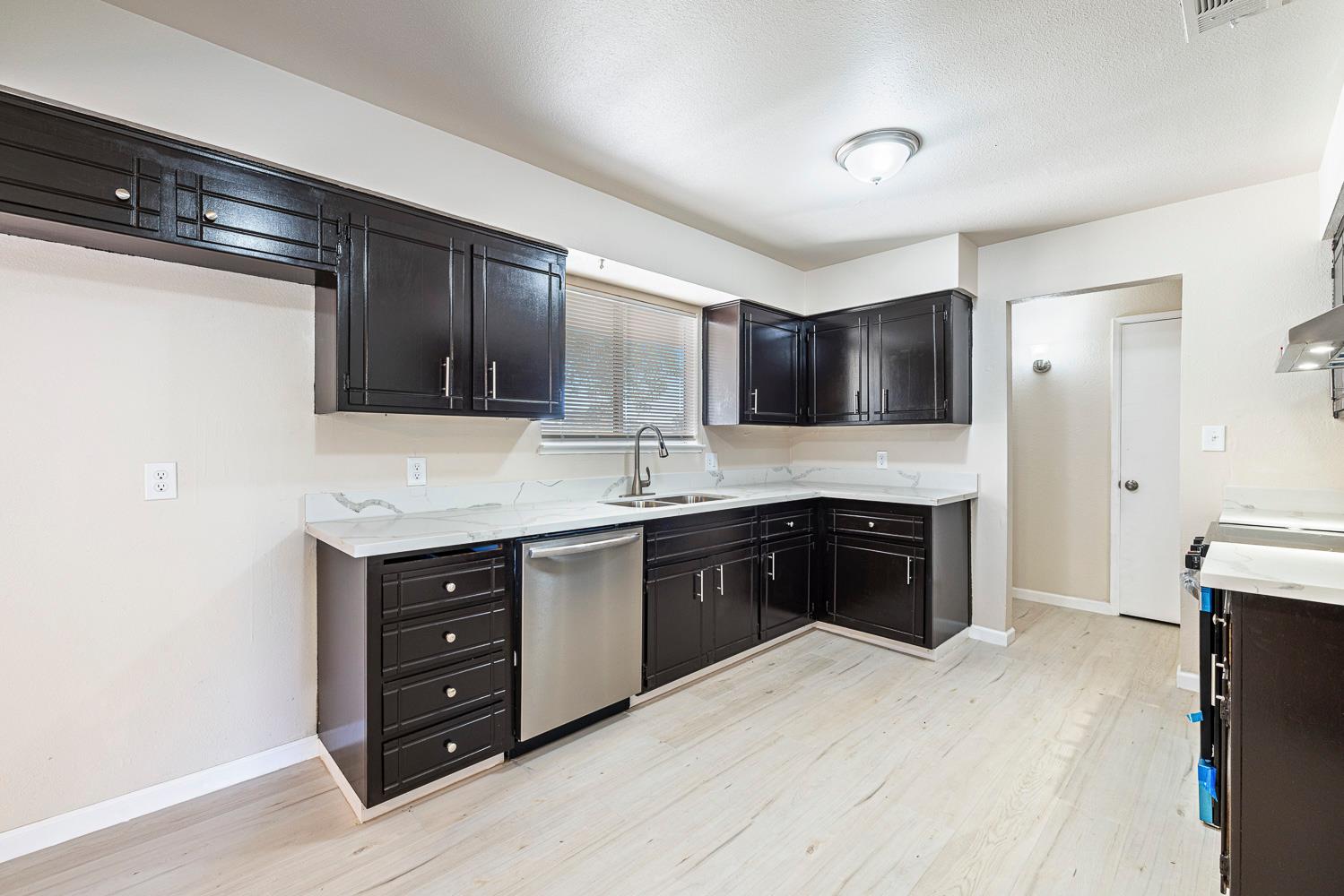 2276 W Gettysburg Ave, Fresno, CA 93705