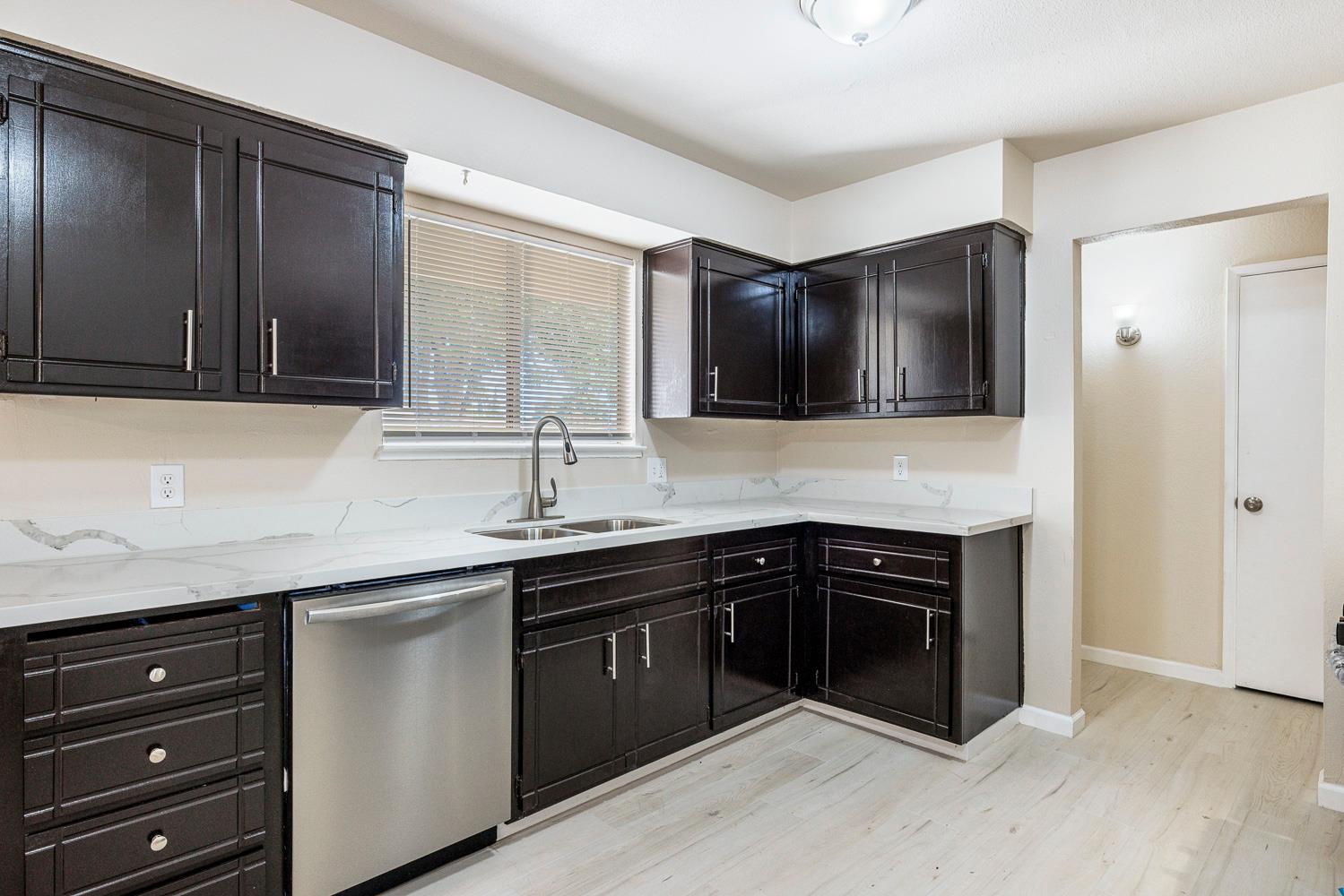 2276 W Gettysburg Ave, Fresno, CA 93705