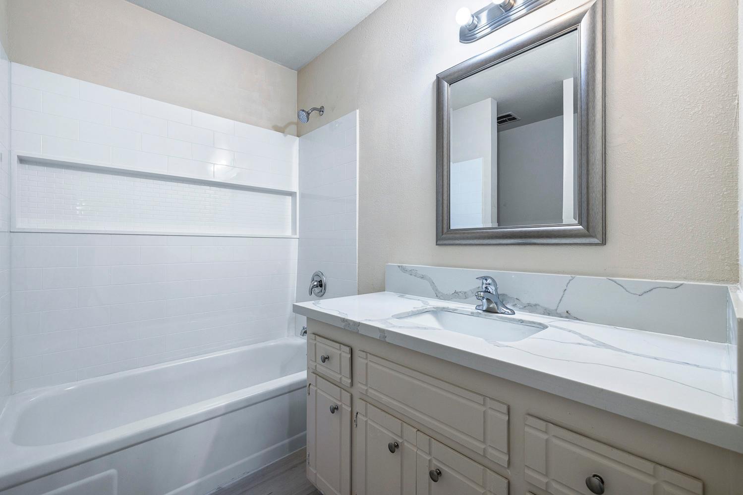 2276 W Gettysburg Ave, Fresno, CA 93705