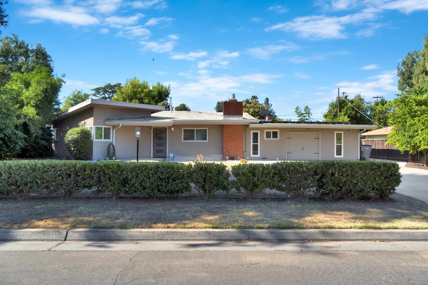 918 E Hampton Way, Fresno, CA 93704