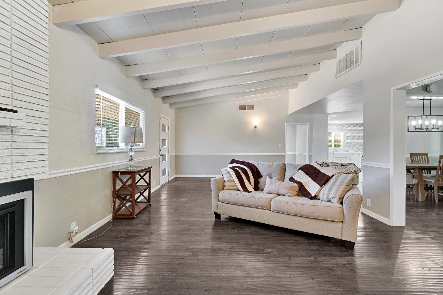 918 E Hampton Way, Fresno, CA 93704