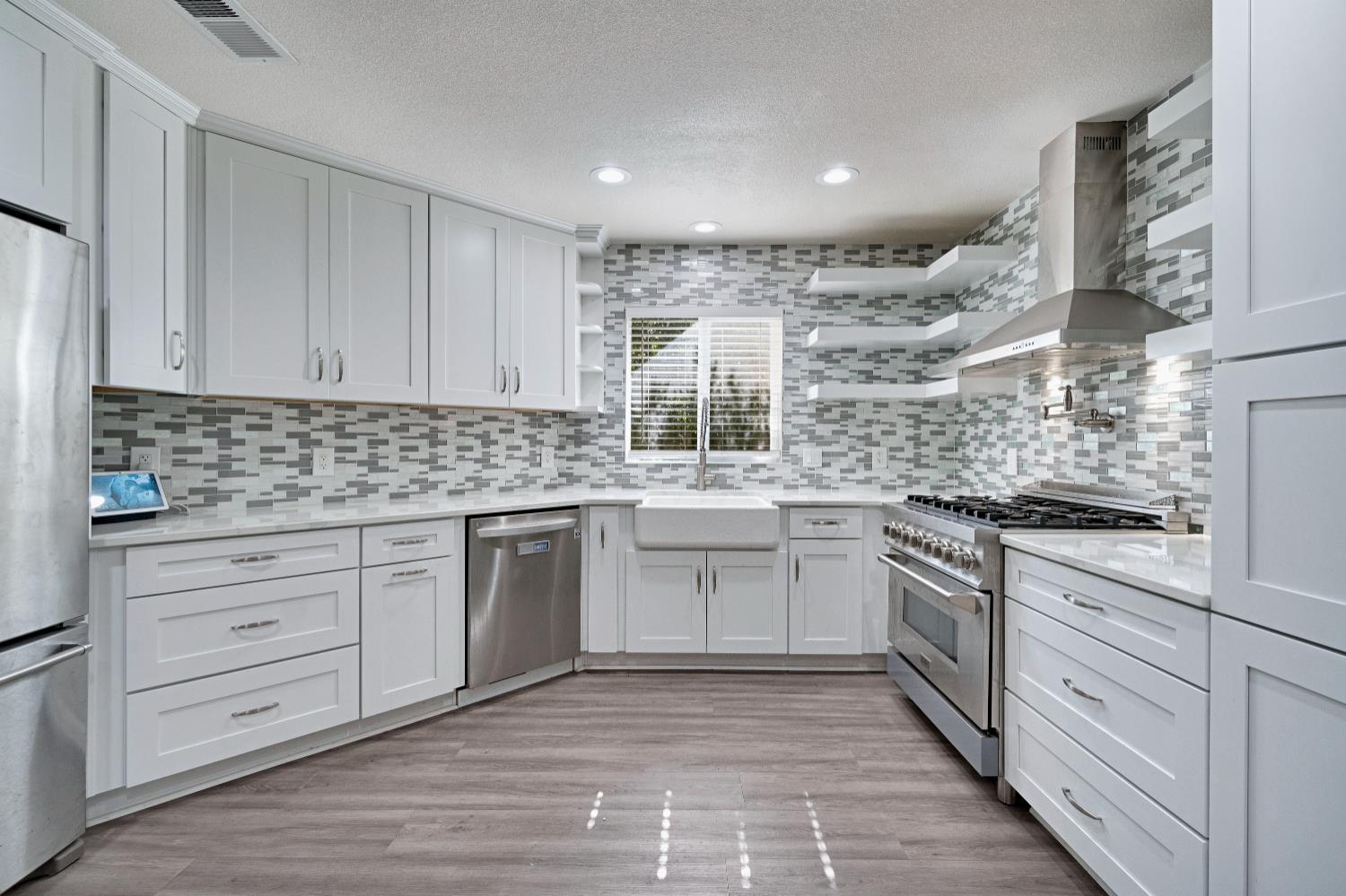 918 E Hampton Way, Fresno, CA 93704