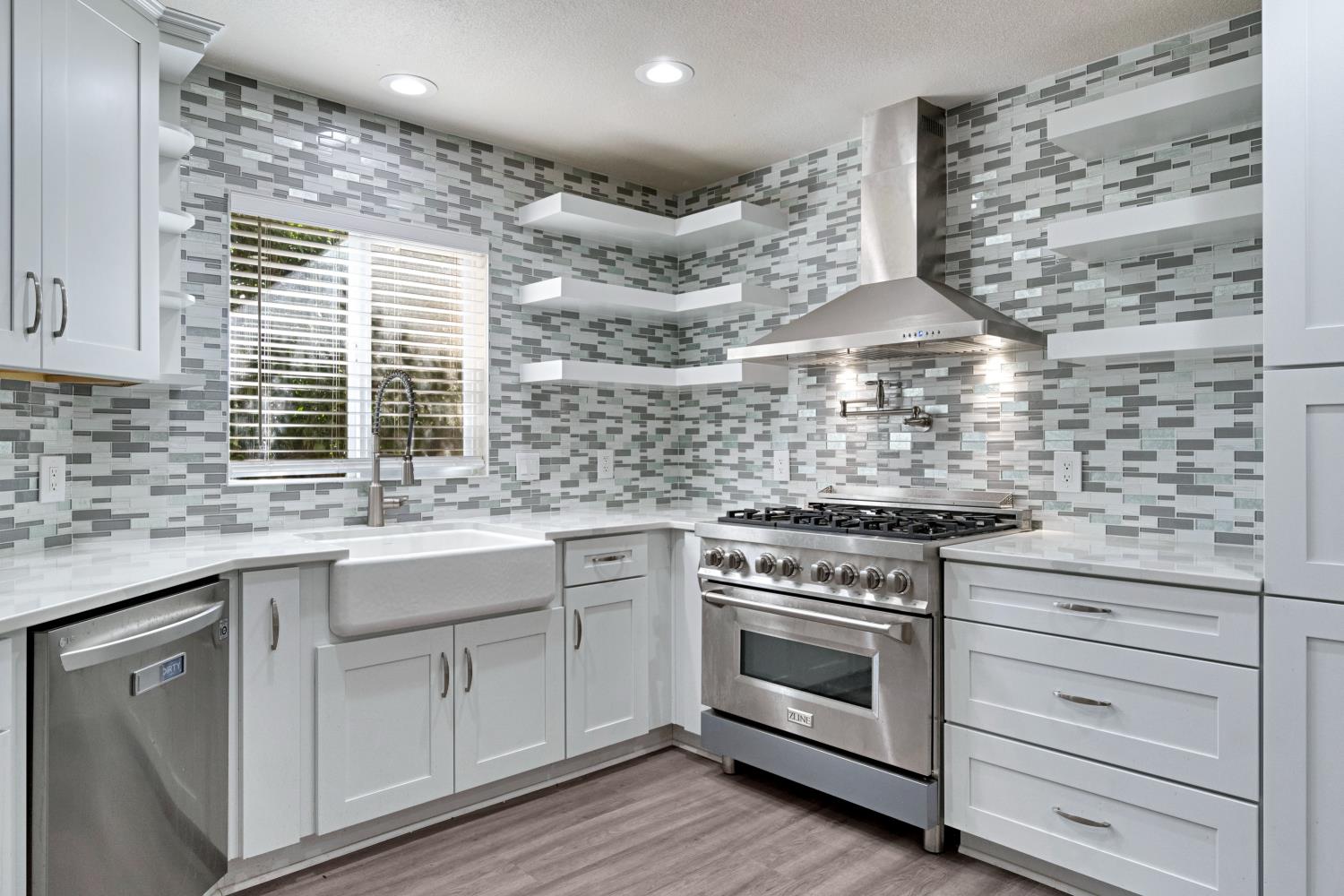 918 E Hampton Way, Fresno, CA 93704