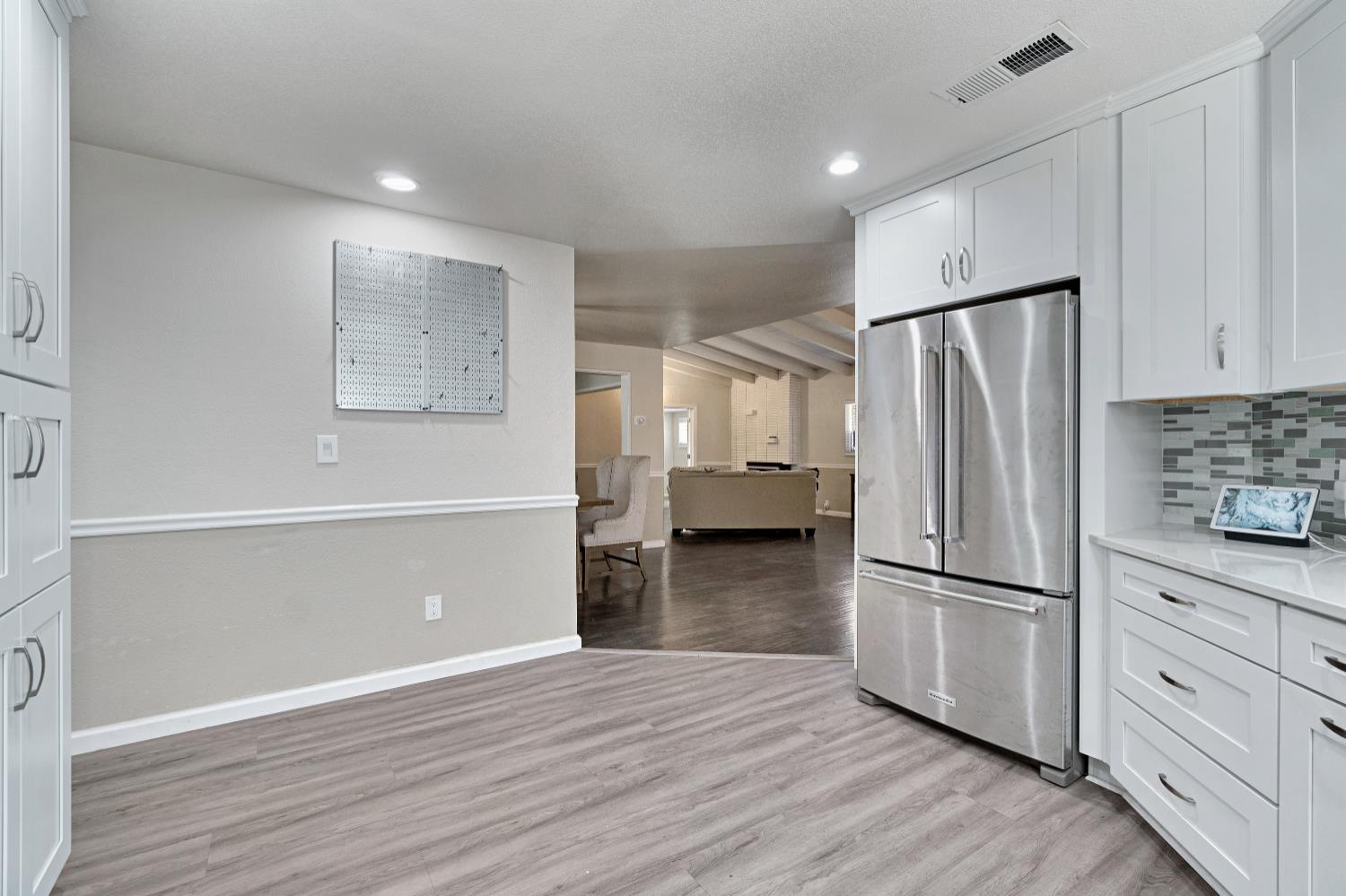 918 E Hampton Way, Fresno, CA 93704