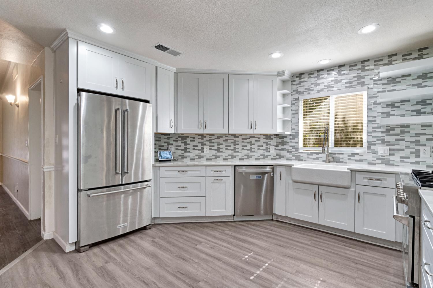 918 E Hampton Way, Fresno, CA 93704