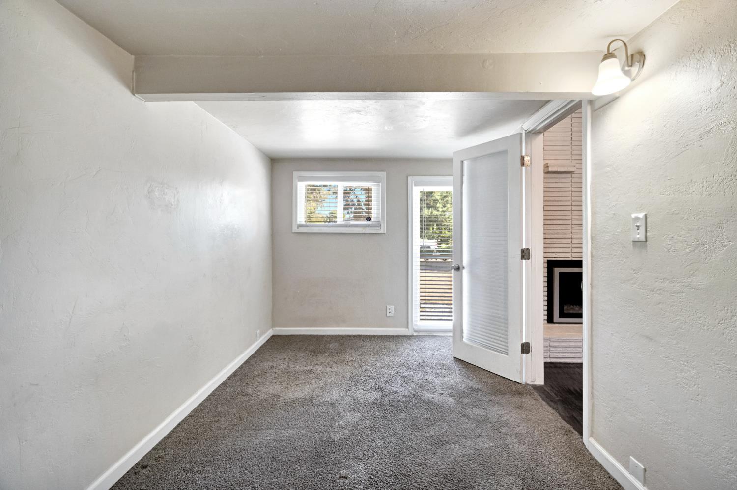 918 E Hampton Way, Fresno, CA 93704