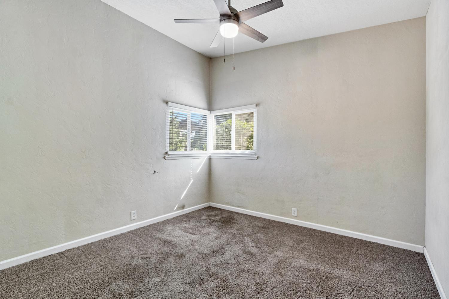 918 E Hampton Way, Fresno, CA 93704