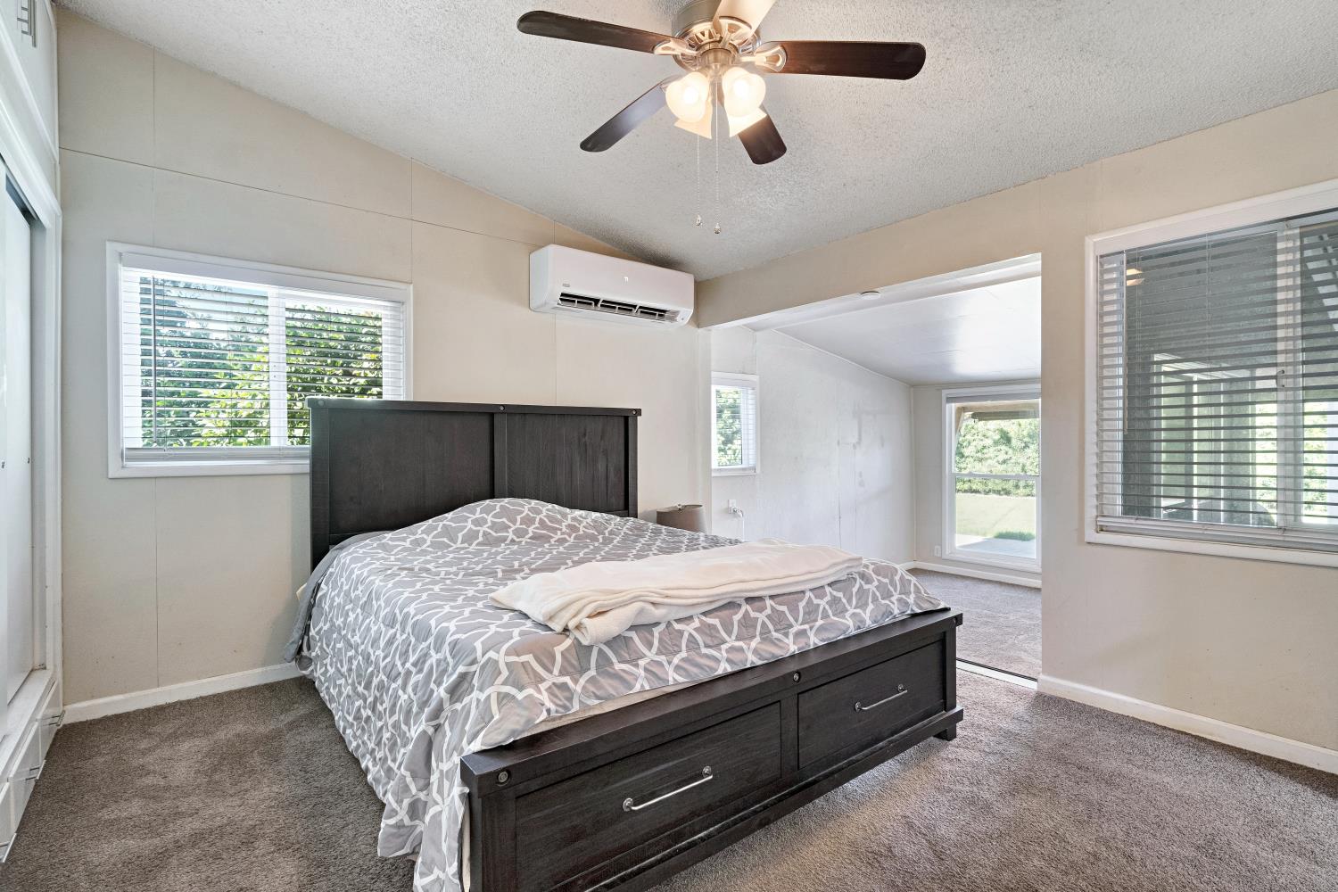 918 E Hampton Way, Fresno, CA 93704