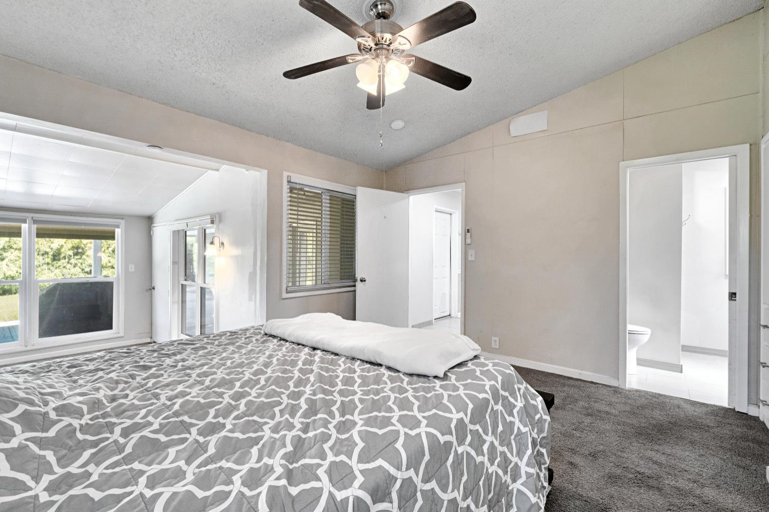 918 E Hampton Way, Fresno, CA 93704