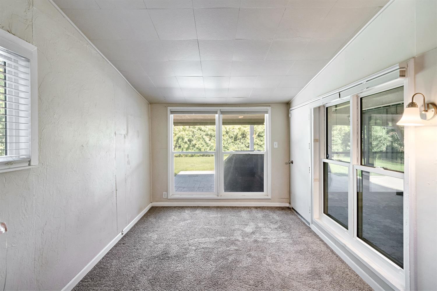 918 E Hampton Way, Fresno, CA 93704