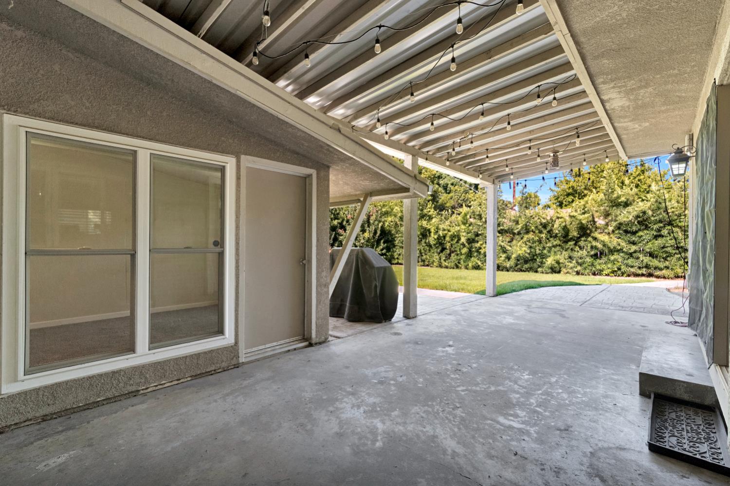 918 E Hampton Way, Fresno, CA 93704