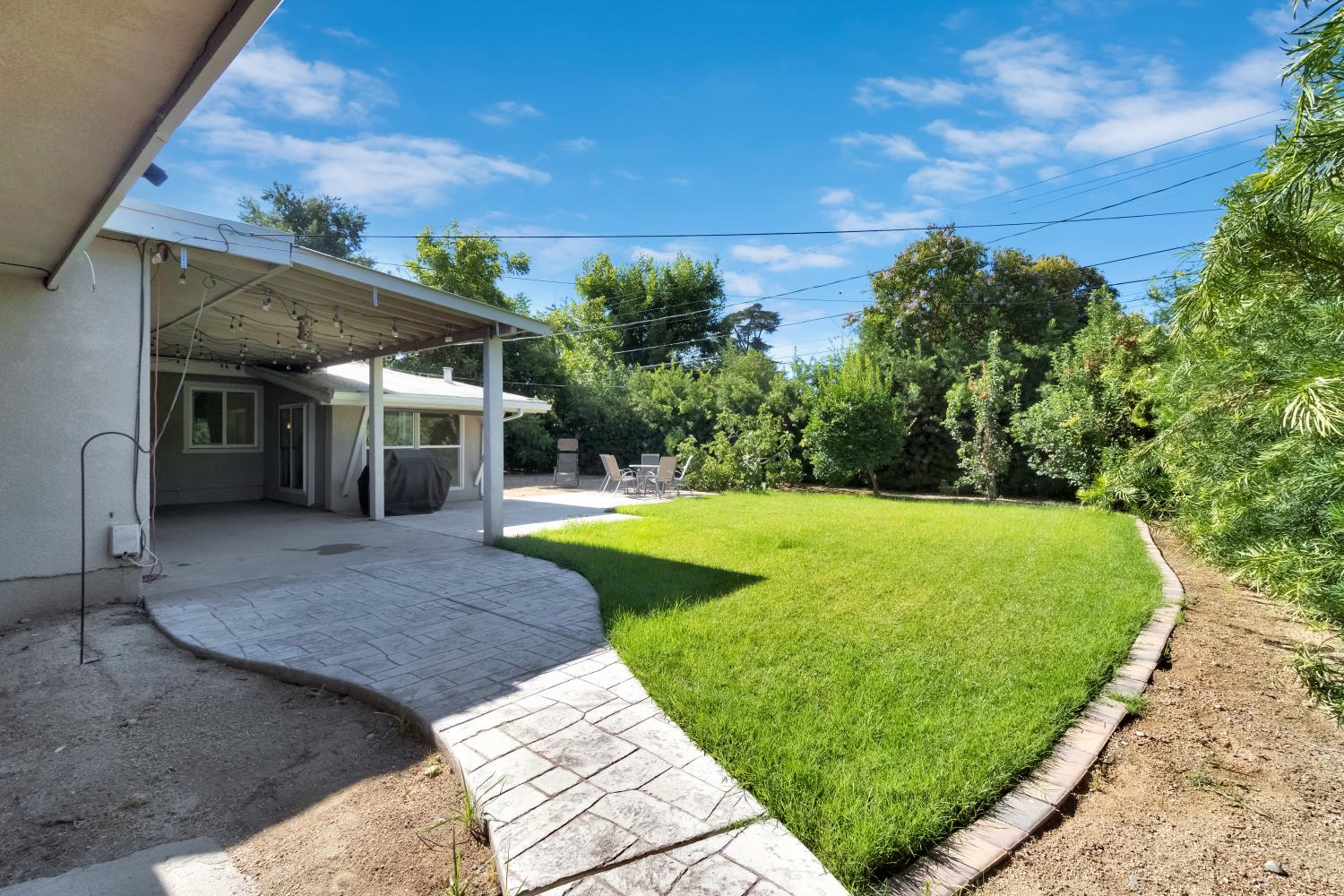 918 E Hampton Way, Fresno, CA 93704