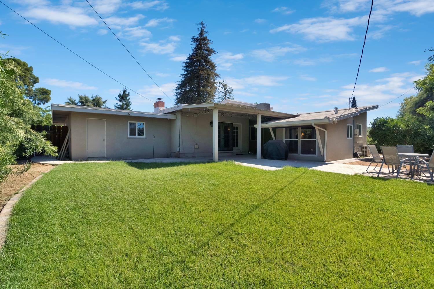 918 E Hampton Way, Fresno, CA 93704