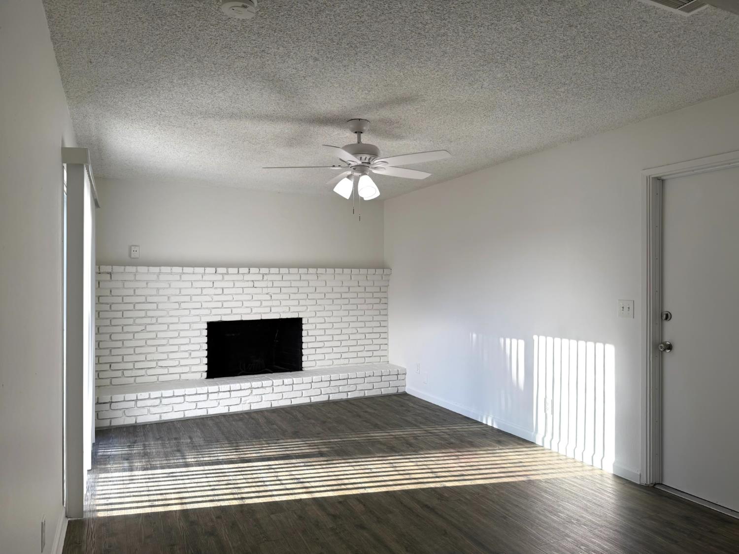 4689 N Feland Ave, Fresno, CA 93722