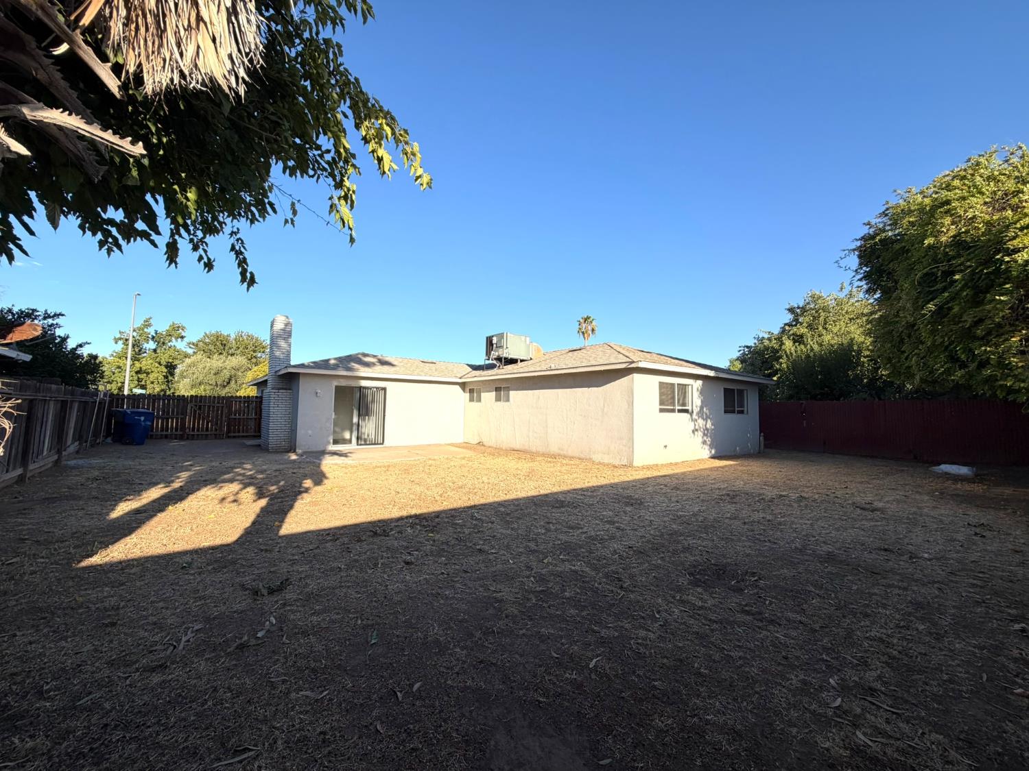 4689 N Feland Ave, Fresno, CA 93722