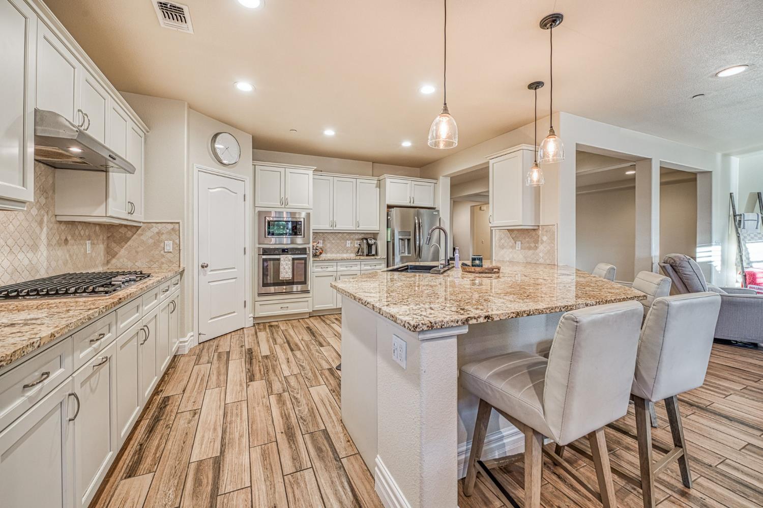 1266 N Redington Ave, Clovis, CA 93619