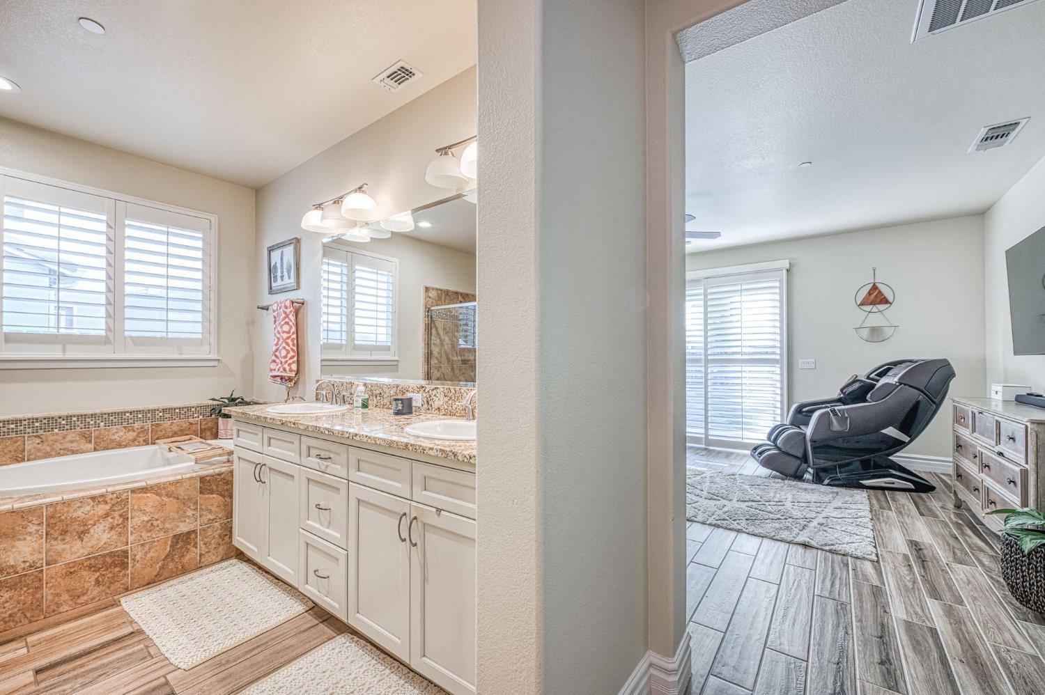 1266 N Redington Ave, Clovis, CA 93619