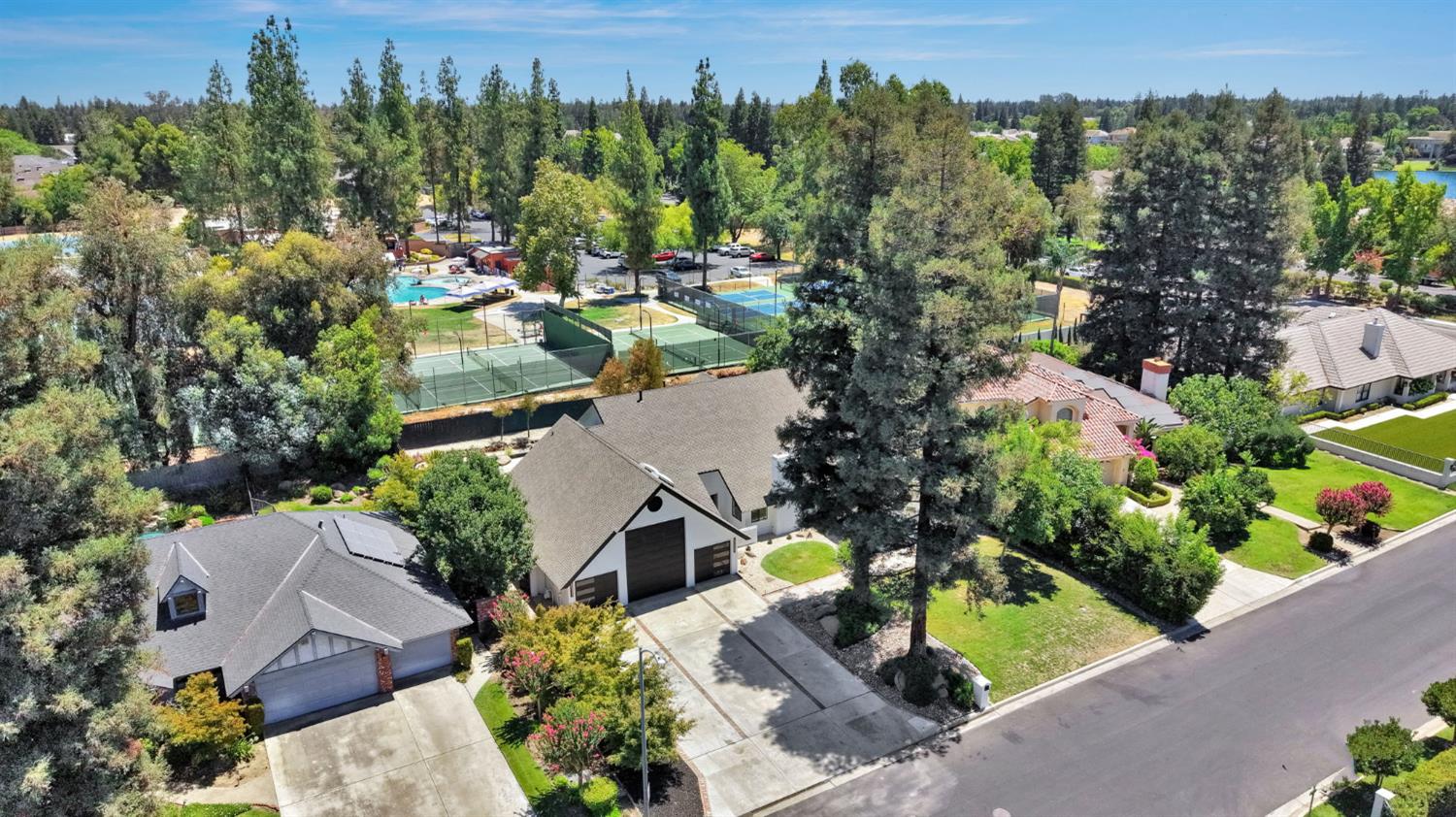 7442 N Tahan Ave, Fresno, CA 93711