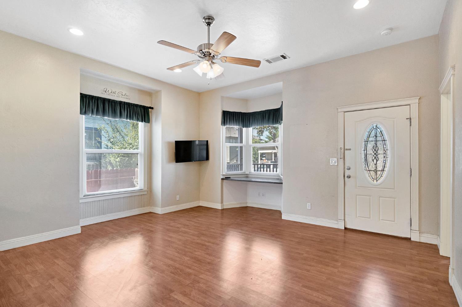 220 N College Ave, Fresno, CA 93701