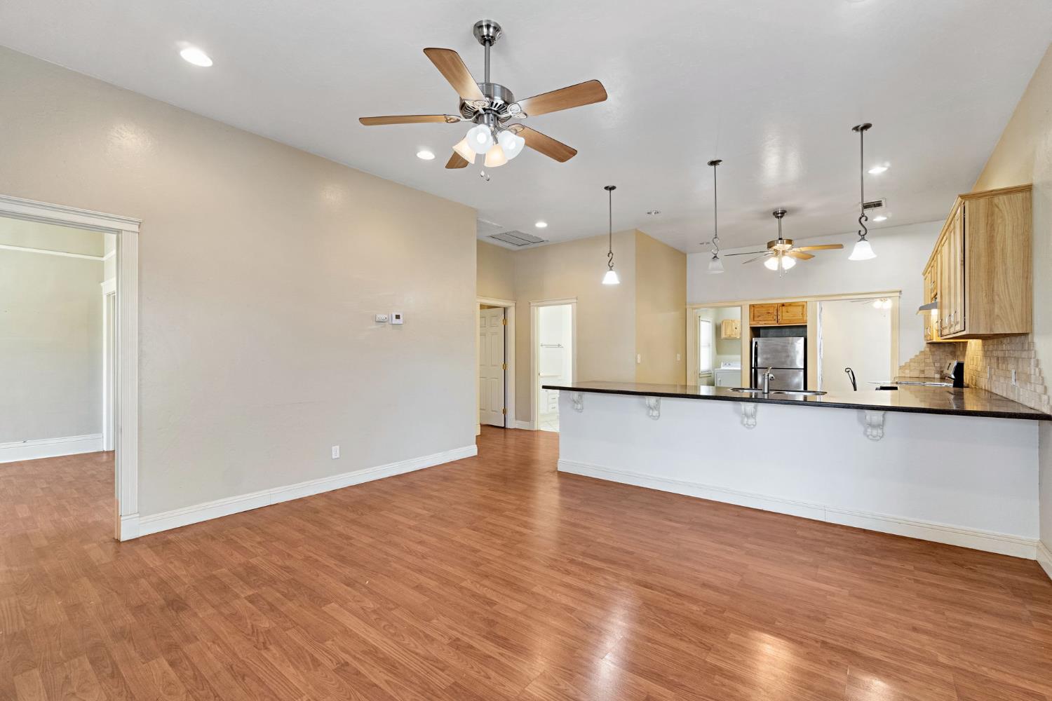 220 N College Ave, Fresno, CA 93701