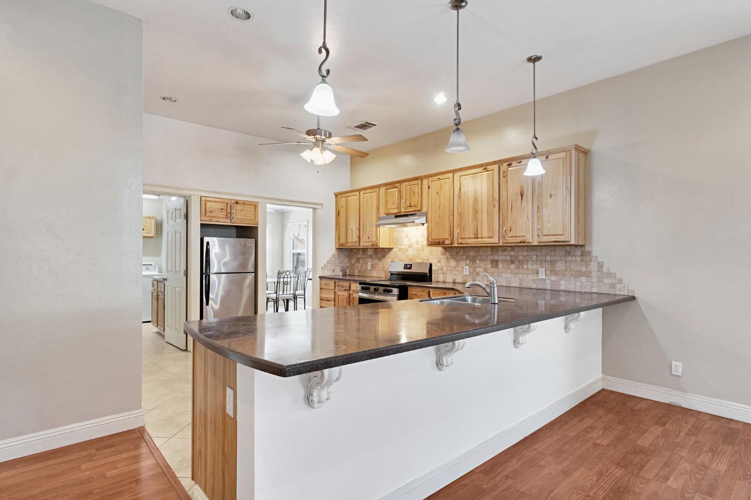 220 N College Ave, Fresno, CA 93701