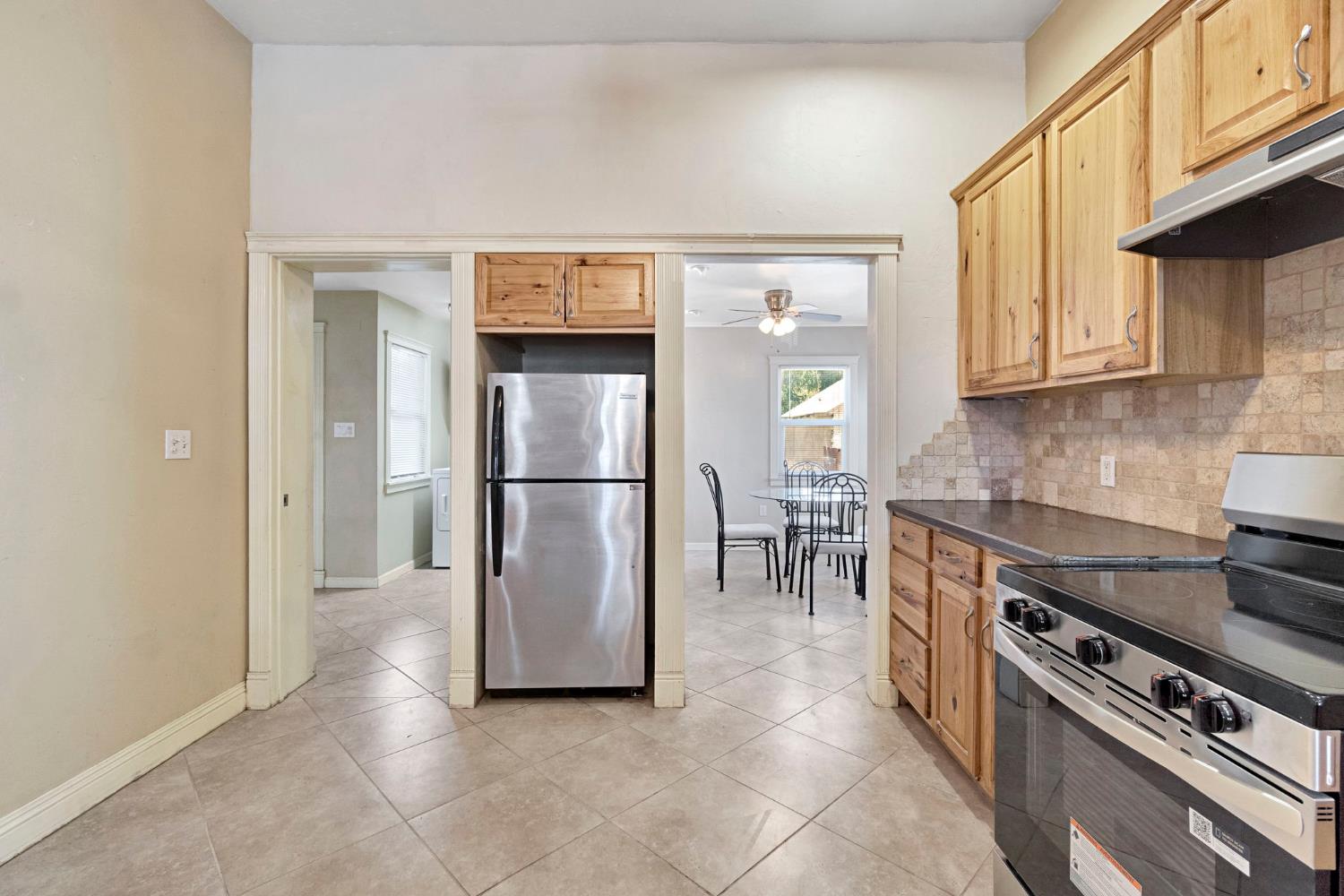 220 N College Ave, Fresno, CA 93701