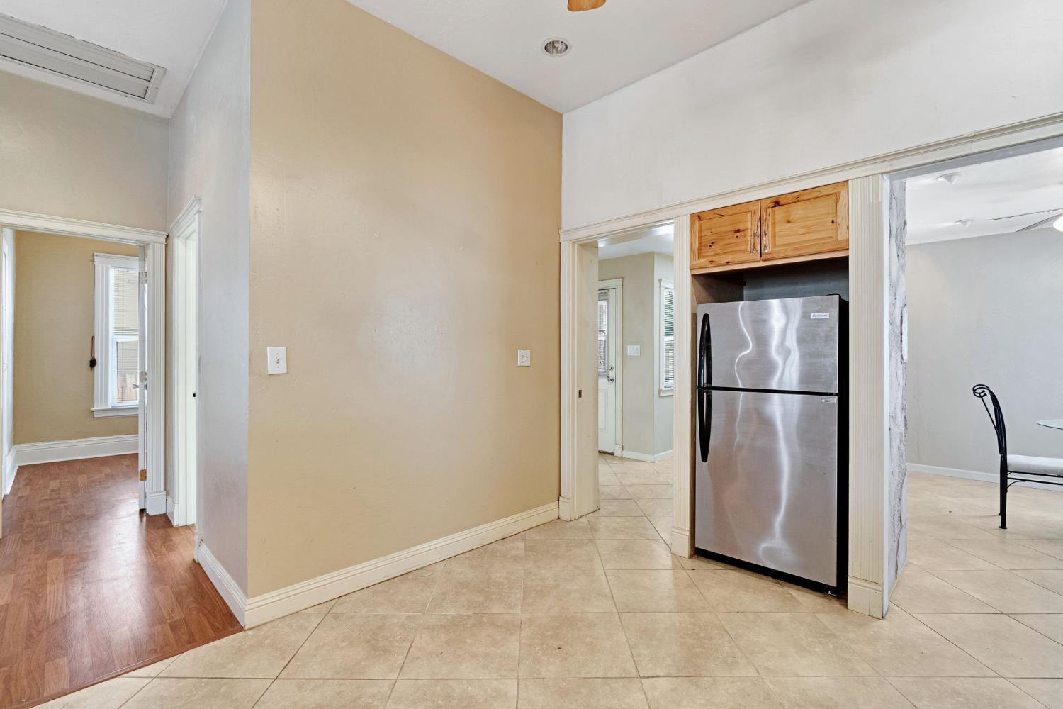 220 N College Ave, Fresno, CA 93701