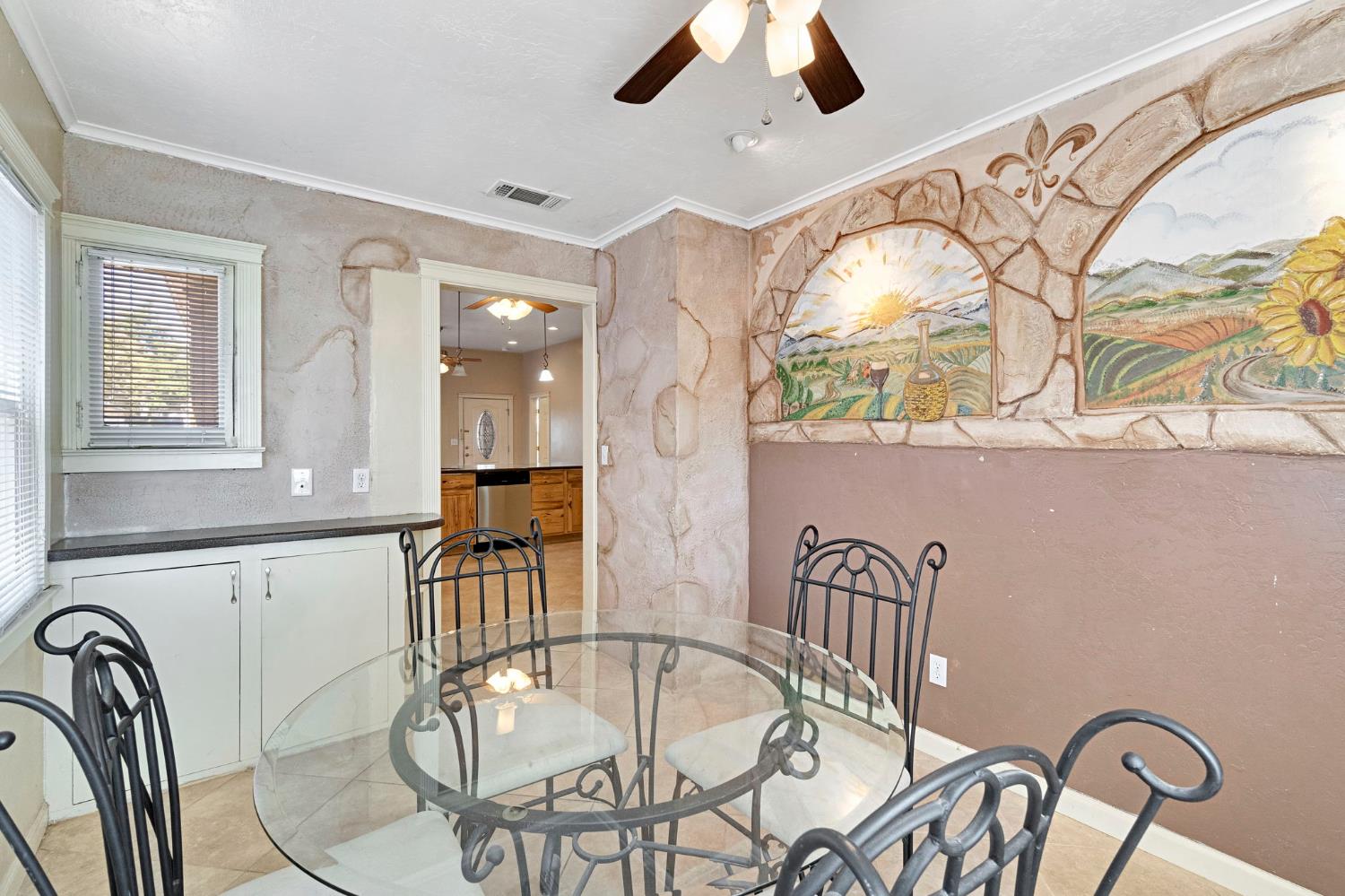 220 N College Ave, Fresno, CA 93701