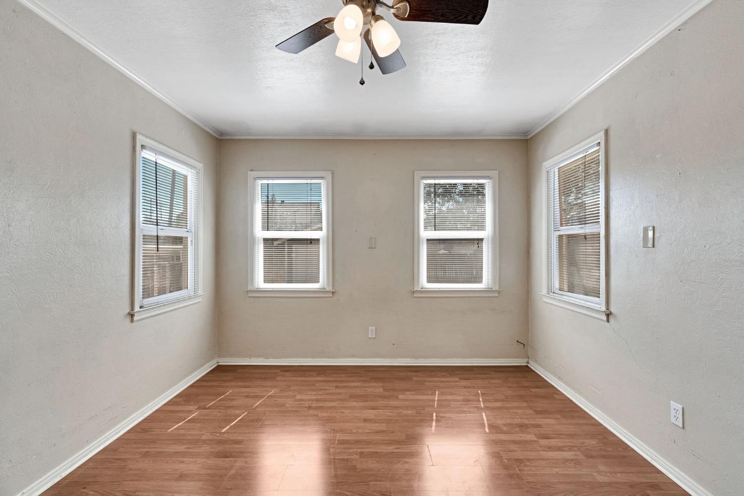 220 N College Ave, Fresno, CA 93701