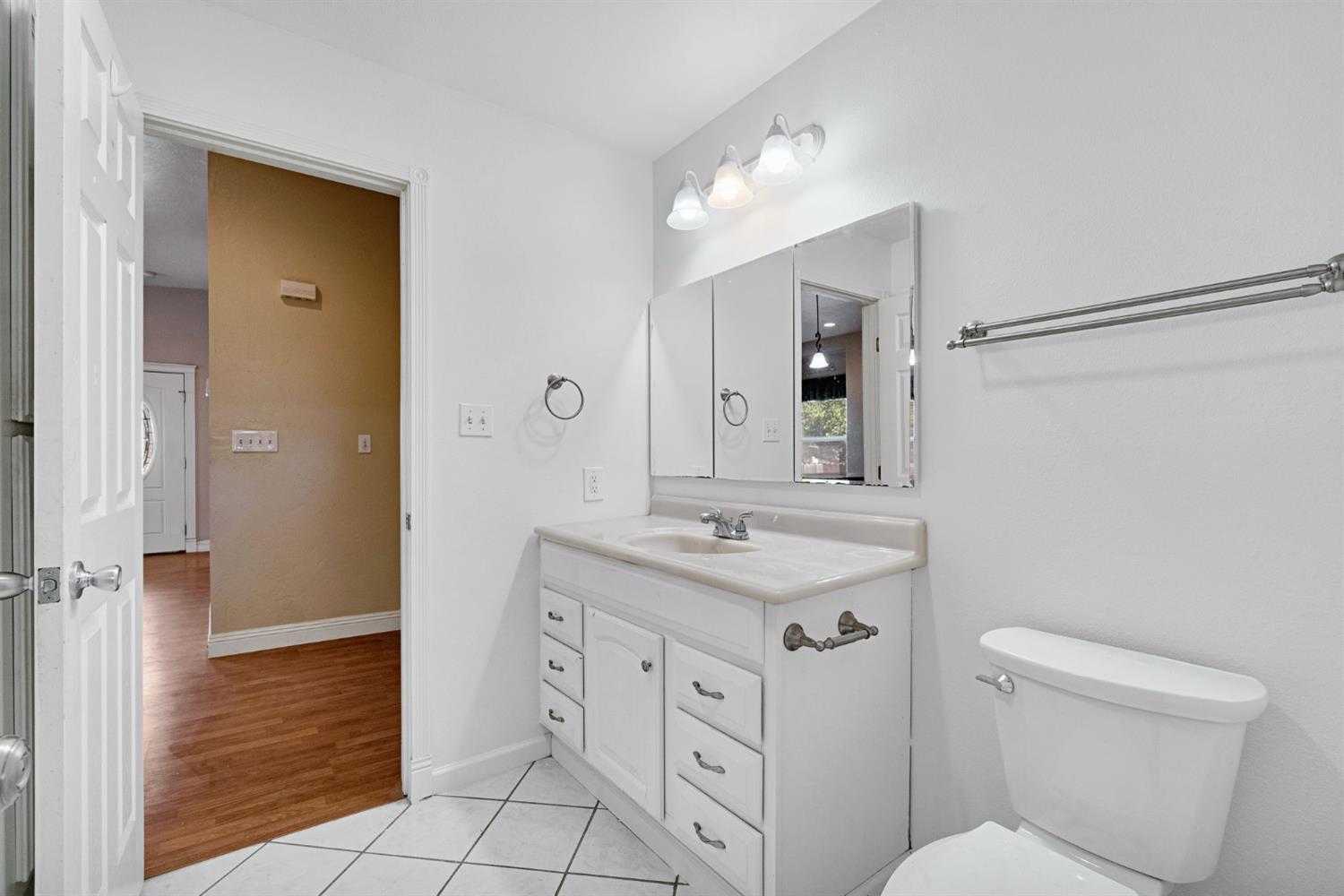 220 N College Ave, Fresno, CA 93701