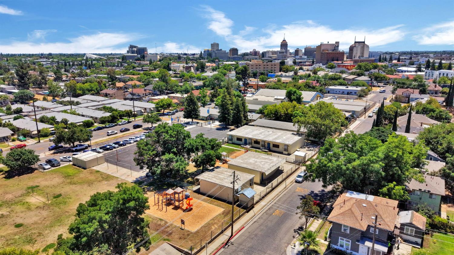 220 N College Ave, Fresno, CA 93701