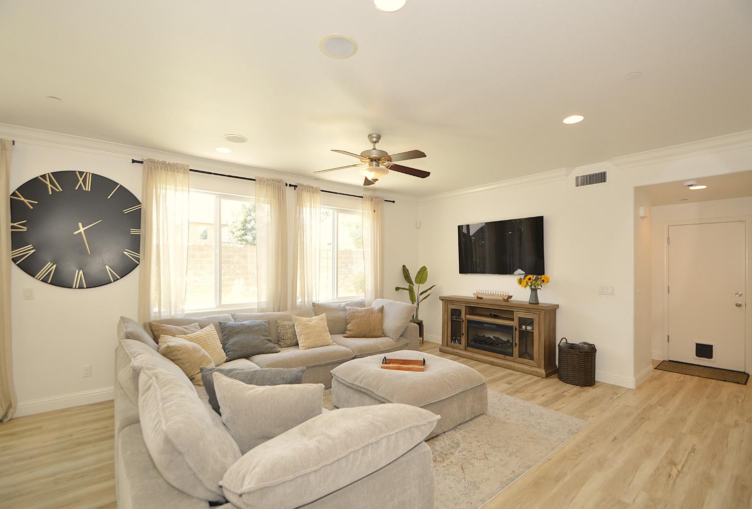 4287 Salem Ln, Clovis, CA 93619